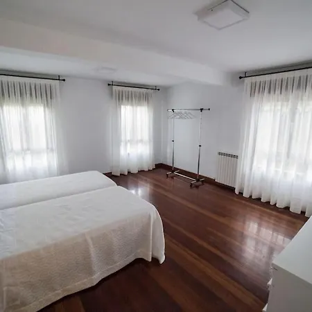 Villa Amplia Casa Con Jardin, Terraza Y Parking Privado