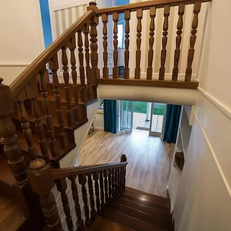Amplia Casa Con Jardin, Terraza Y Parking Privado Villa *