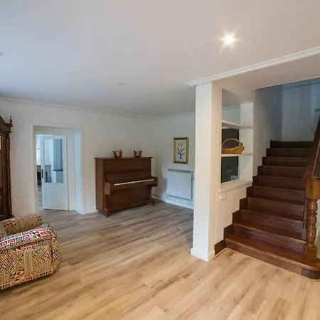 Amplia Casa Con Jardin, Terraza Y Parking Privado Villa Boo De Pielagos