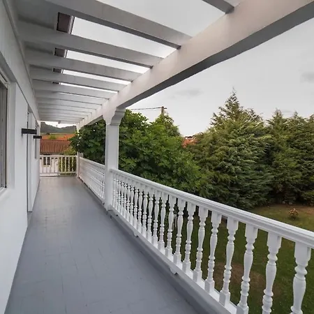 Amplia Casa Con Jardin, Terraza Y Parking Privado *