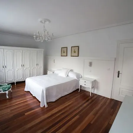 Villa Amplia Casa Con Jardin, Terraza Y Parking Privado