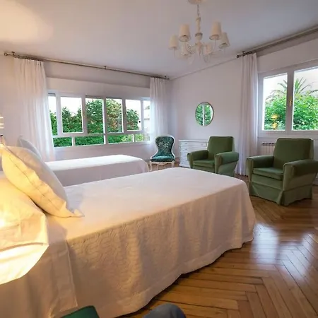 Amplia Casa Con Jardin, Terraza Y Parking Privado