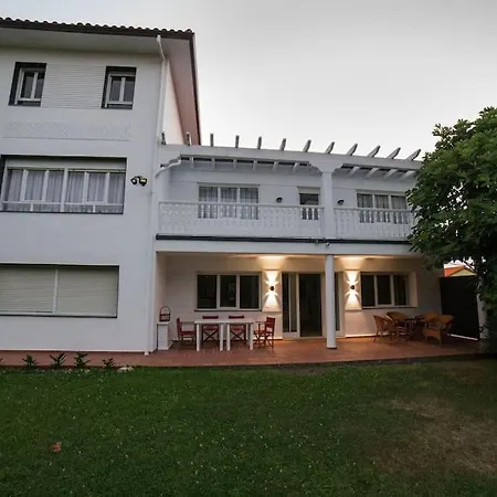 Villa Amplia Casa Con Jardin, Terraza Y Parking Privado Boo De Pielagos