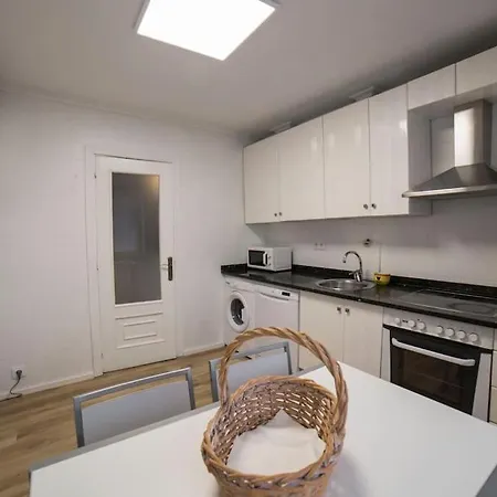 Amplia Casa Con Jardin, Terraza Y Parking Privado