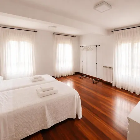 Amplia Casa Con Jardín, Terraza Y Parking Privado Villa *