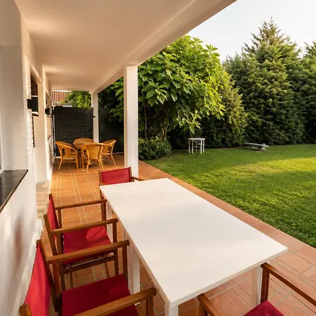 Villa Amplia Casa Con Jardín, Terraza Y Parking Privado *