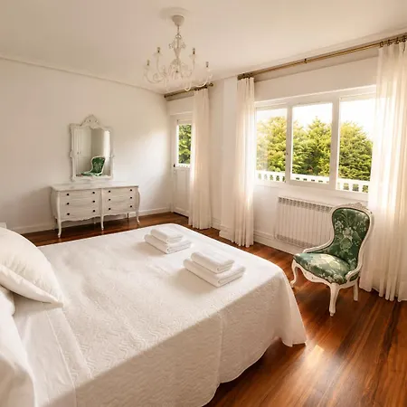 Villa Amplia Casa Con Jardín, Terraza Y Parking Privado Boó de Piélagos
