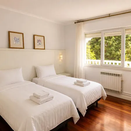 Amplia Casa Con Jardín, Terraza Y Parking Privado *