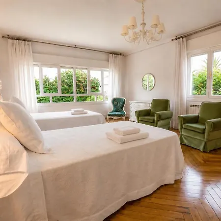 Amplia Casa Con Jardín, Terraza Y Parking Privado Villa