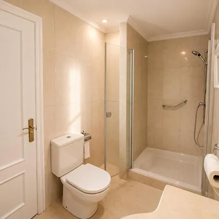 Amplia Casa Con Jardín, Terraza Y Parking Privado Villa *