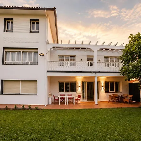 Villa Amplia Casa Con Jardín, Terraza Y Parking Privado Boó de Piélagos